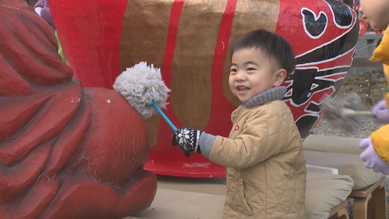 少林山達磨寺　新年へ大だるますす払い　群馬・高崎市(25/12/21)