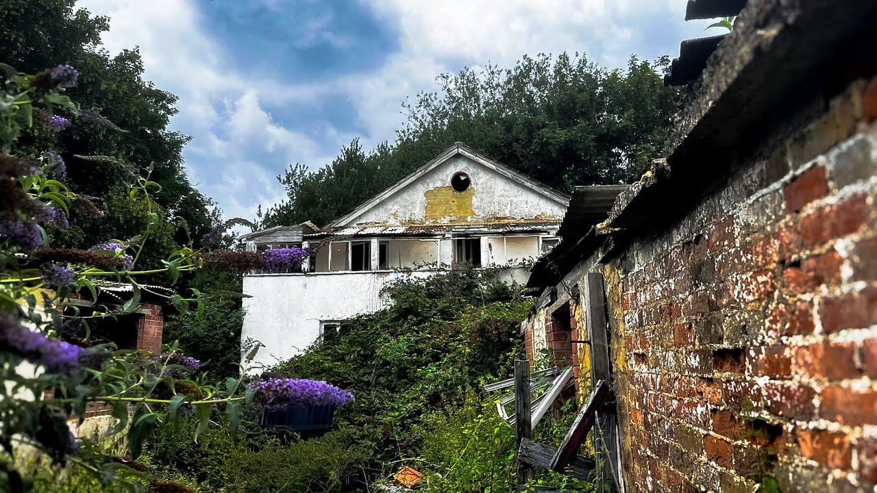 We found an abandoned farmhouse in Medway.