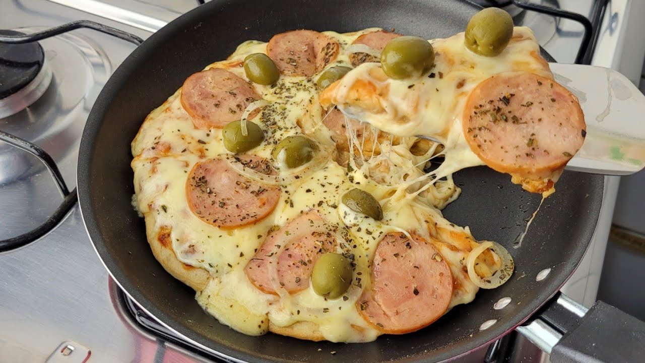 SEM OVOS, SEM LEITE, SEM FORNO! PIZZA de FRIGIDEIRA FÁCIL E DELICIOSA! 🍕😋