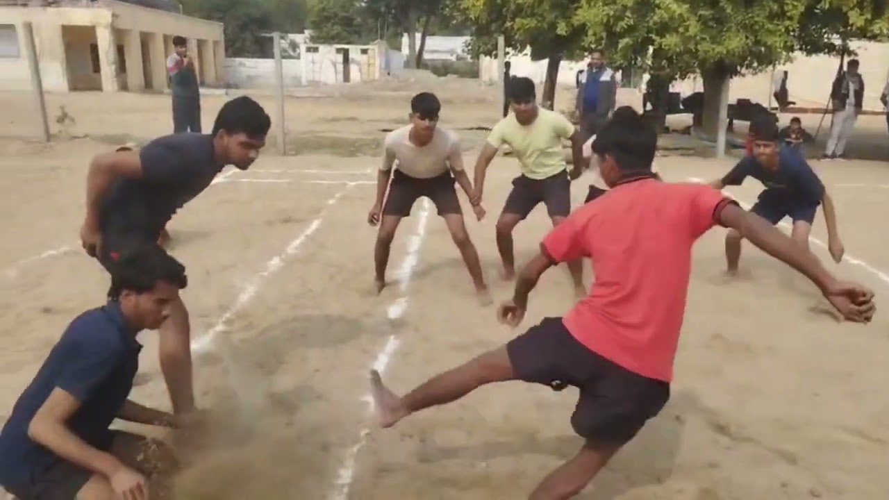 माटी के खेल में बच्चों का दम