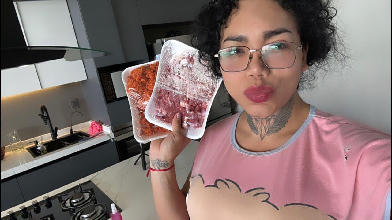 Paolita Suarez est&aacute; en vivo cocinando tacos de bistec con chorizo con la T&iacute;a Paola￼