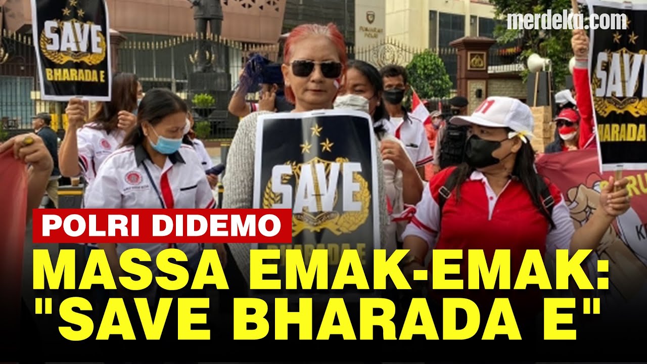 Aksi Emak-Emak Pirang Demo di Mabes Polri, Desak Putri Candrawathi Ditahan