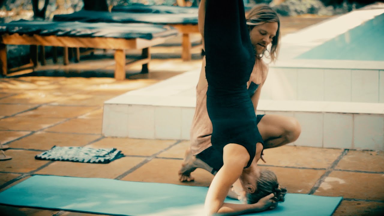 Ashtanga Yoga - Forearm Balance, Pinchamayurasana with Mark Robberds