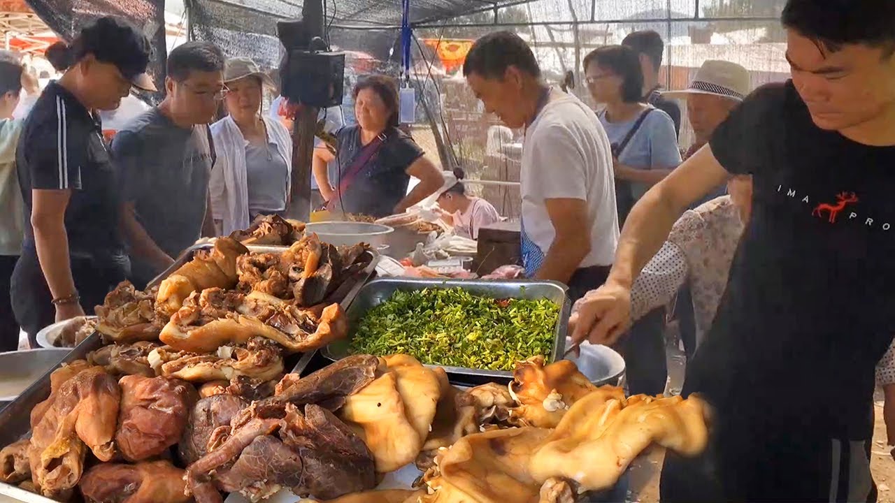 Чаша супа из свиной головы за 15 юаней и 20 юаней, брат Тан встретил фанатов