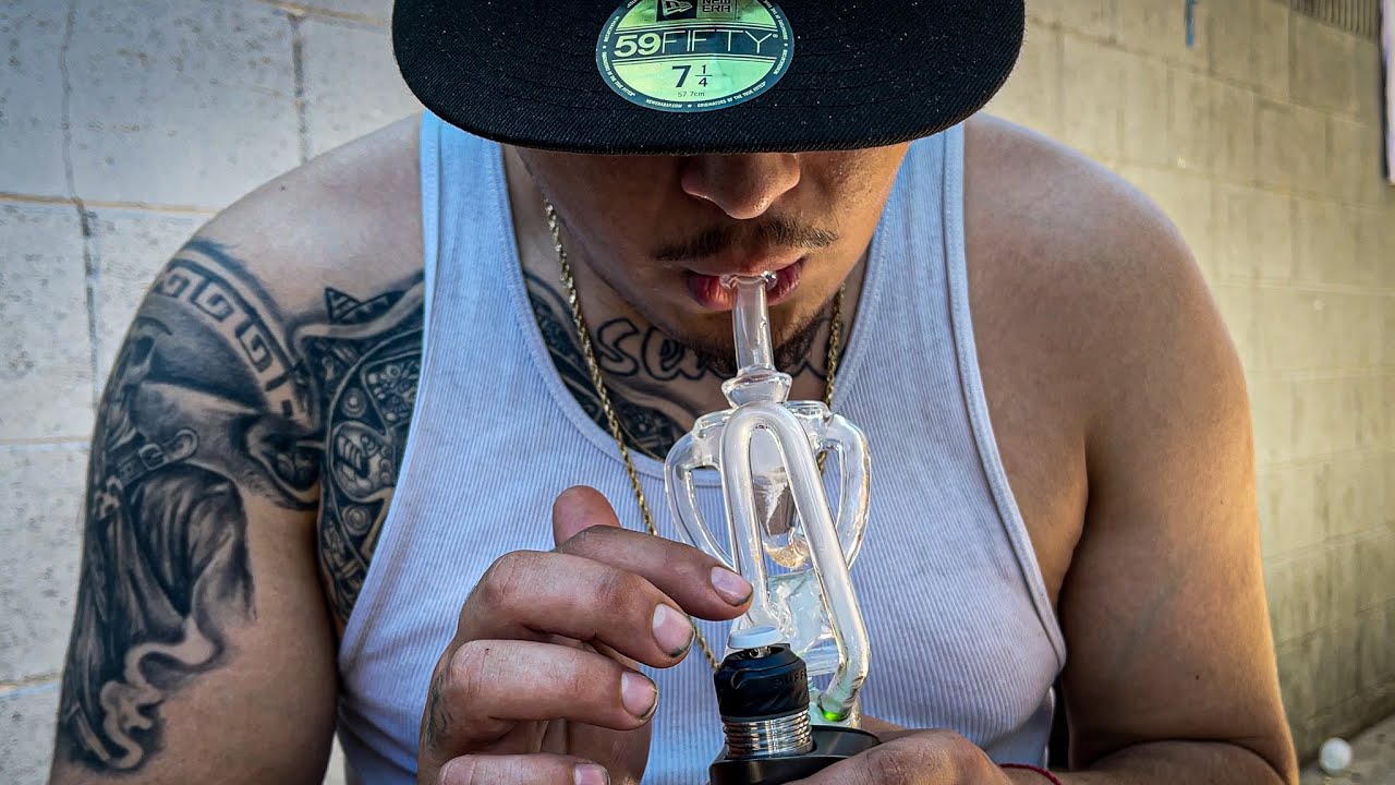 IRIDESCENT GLASS: FLOATER 1.0 PUFFCO PEAK ATTACHMENT REVIEW & TEST! (ZEE VAPOR SMOKE SHOP)