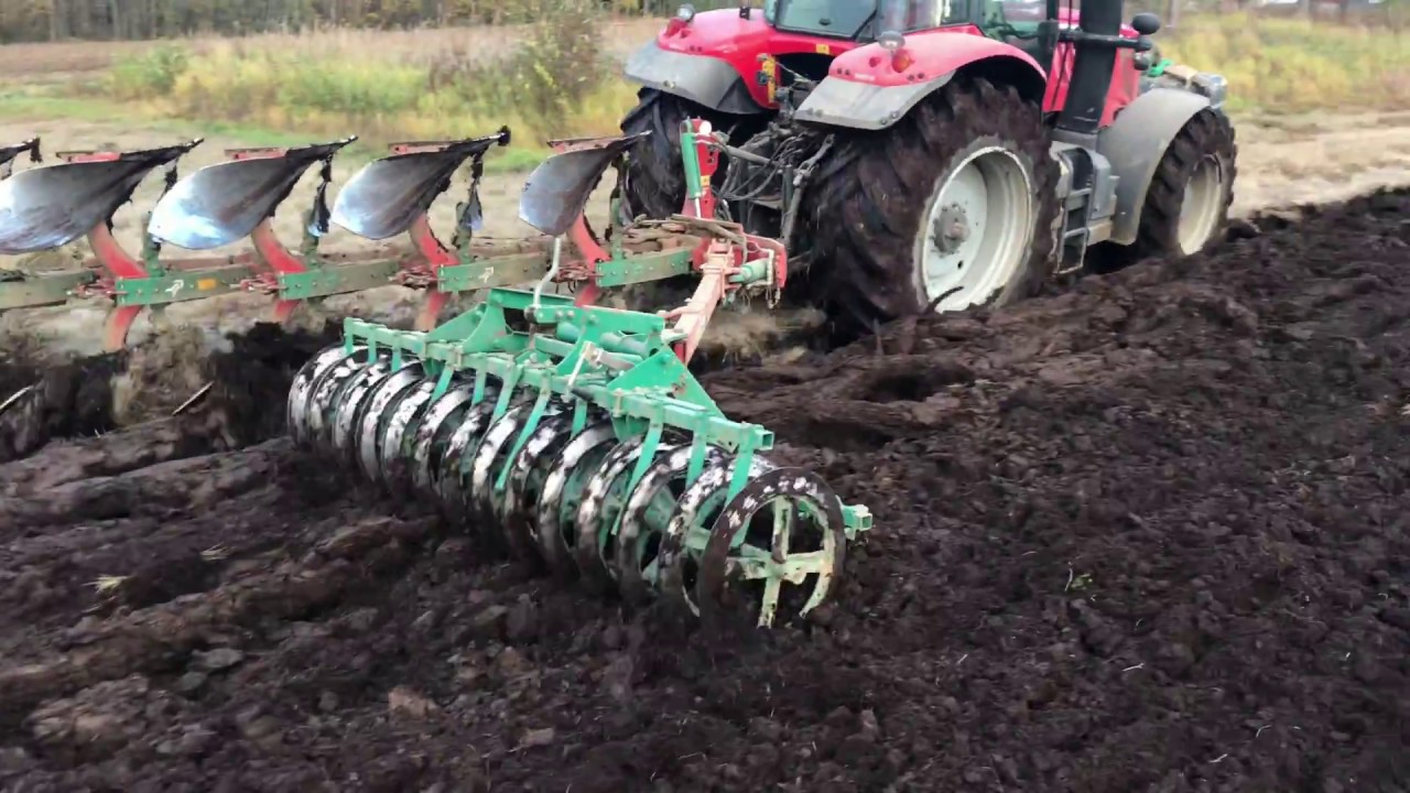 Plowing Massey Ferguson 7624