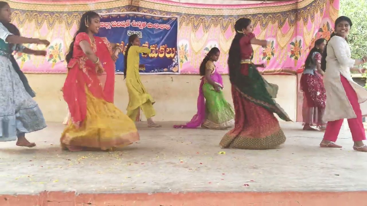 9th girls dance performance in annual day celebrations at zphs chakkapalli 