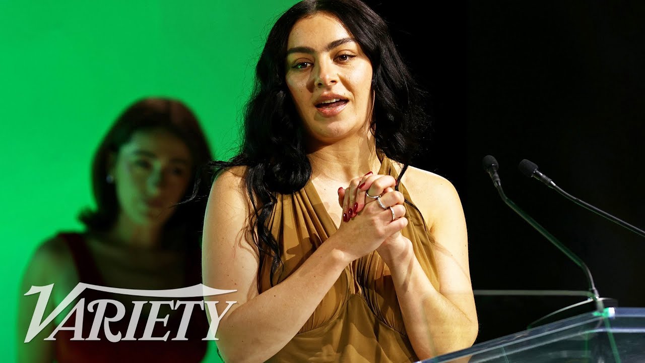Charli xcx получает награду журнала Variety «Хитмейкер года»