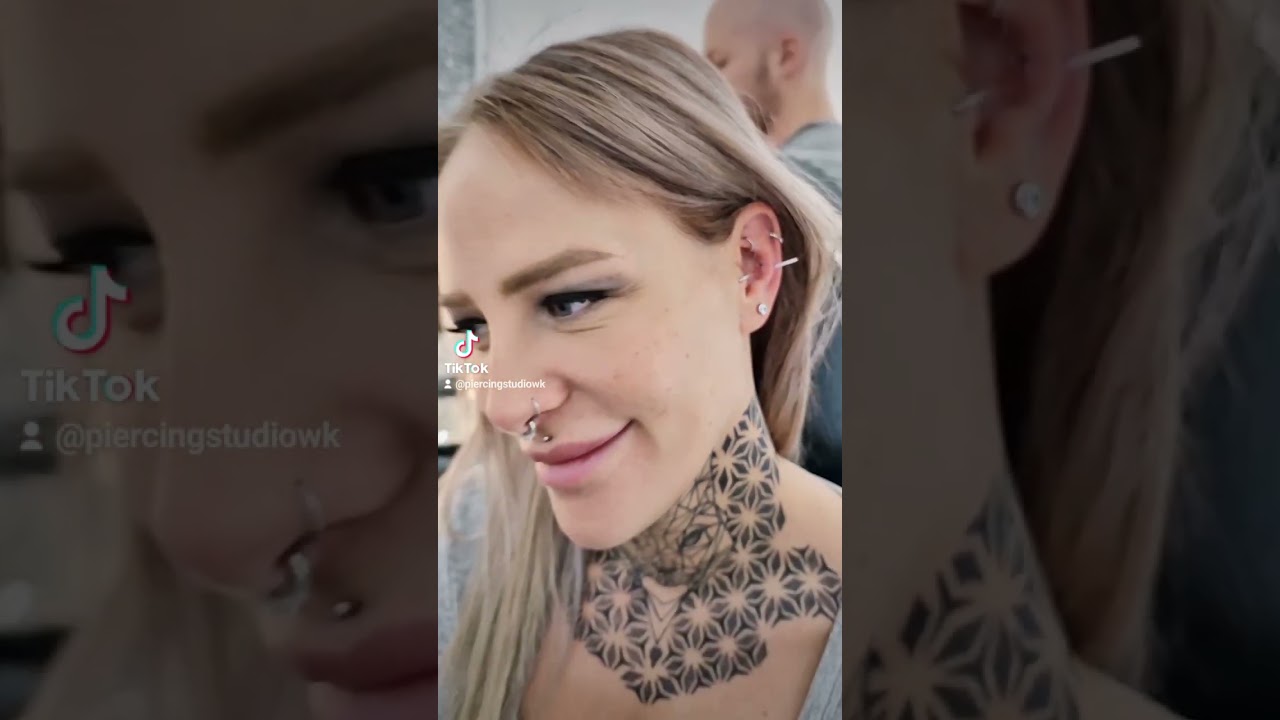 Lara bekommt ein FakeSnug,coole Kombination aus 2 einzelnen Piercings #PiercingStudioWermelskirchen