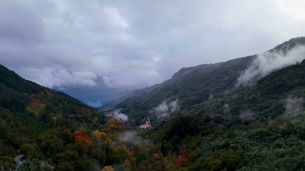Misty Mountain Valley &ndash; Portugal&rsquo;s Wild Edge 🌫️🌿#penedageres #portugalnature #droneviews