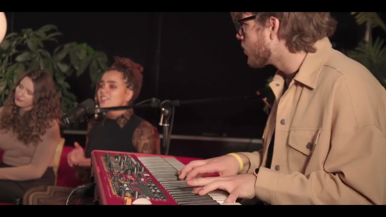 This Lacks Meaning - Failed Suits feat. Lyra Binns | Live at BIMM Berlin Sofa Sessions