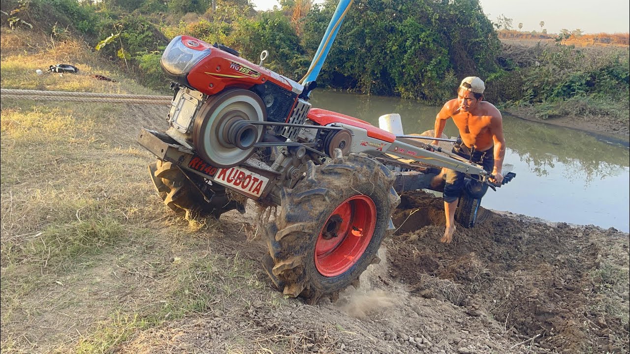 Driver Tractor HINOTA HG Gold 155 DI Go Transport  Sand Stuck In River,Tractor Khmer Farmer