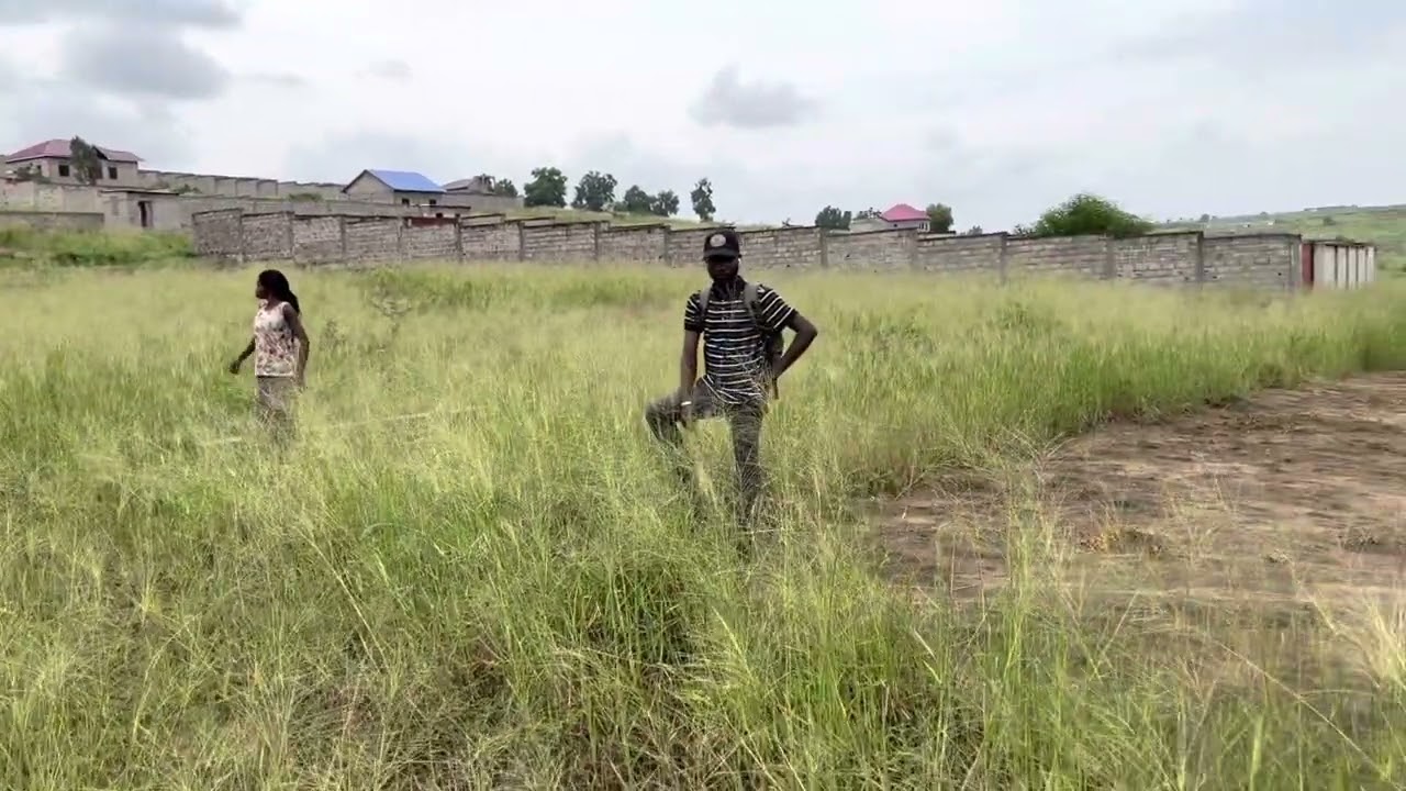 FONDATION LOM MWAMBA  UN TERRAIN DE 30m/20  A VENDRE À NSELE 7500$ À DISCUTER +243810081811