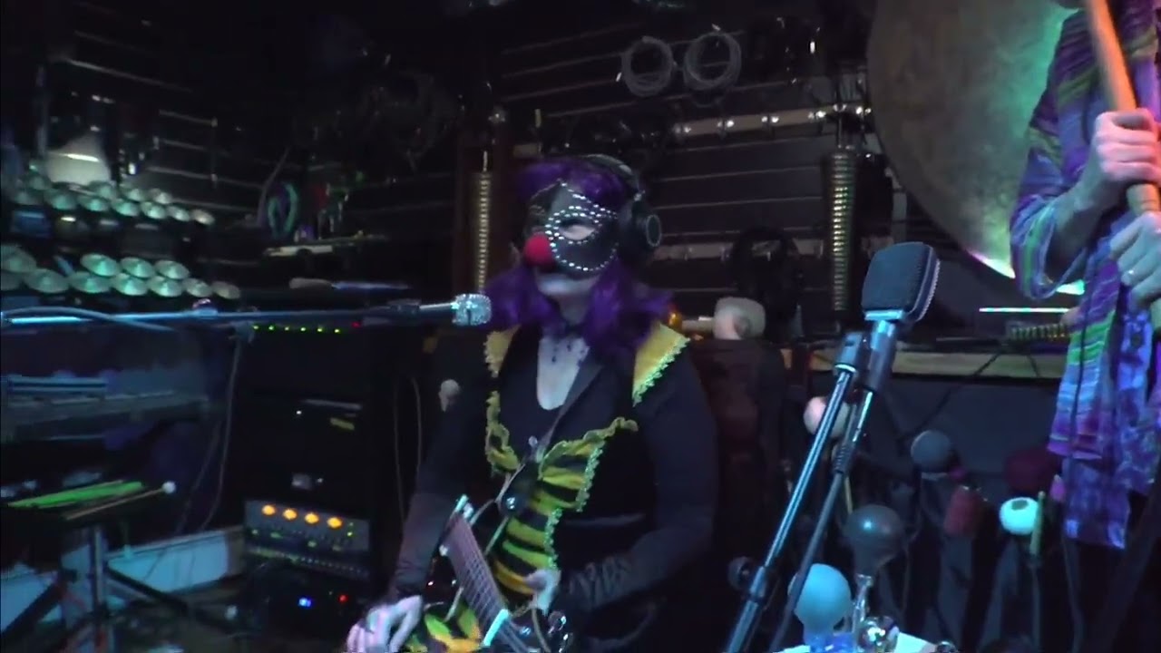 Neurodivergent Orchestra – On the Evilness of Clowns Shorty 11