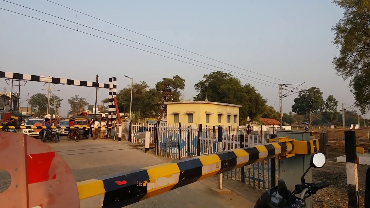 Nainpur junction railway fatak Crs train