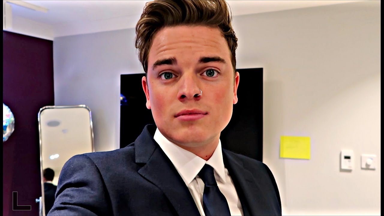 HOSTING MY FIRST AWARD SHOW!!