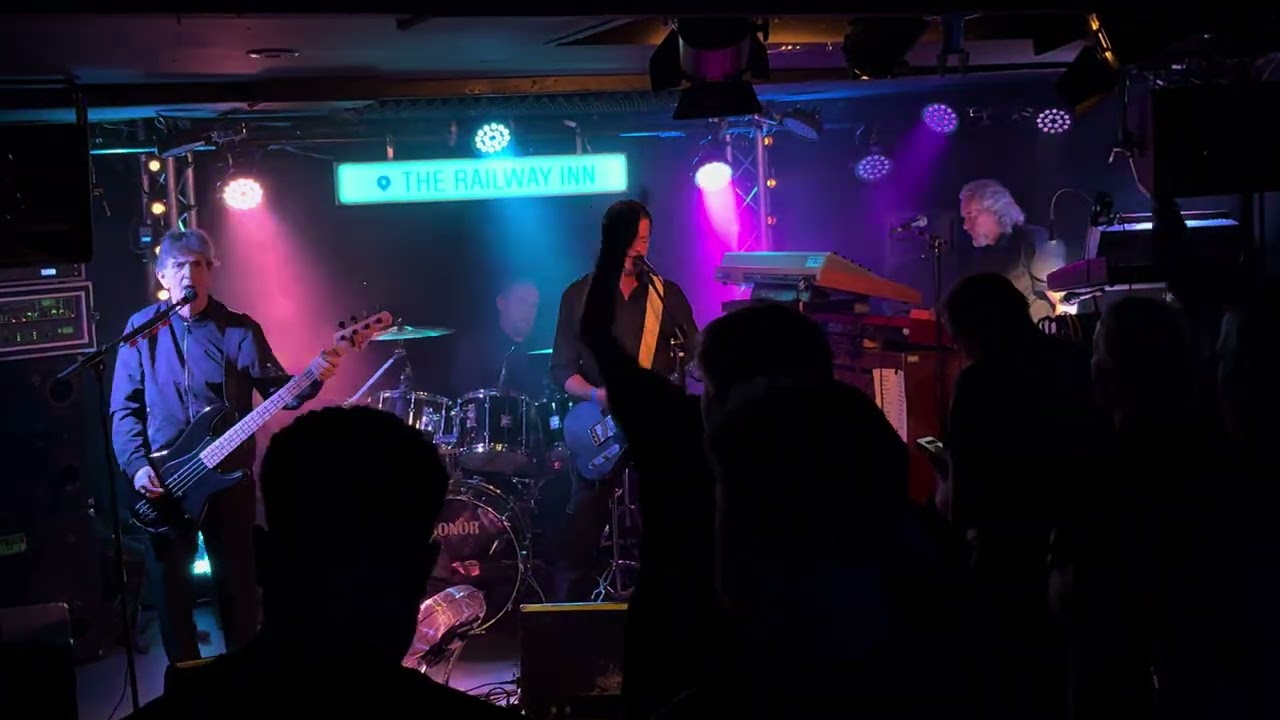 The Stranglers tribute band Straighten Out performed in the railway Winchester 13/9/25 