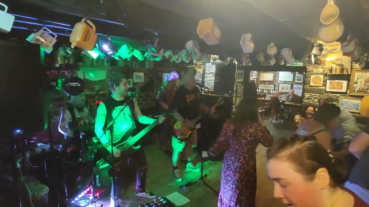 Falling apart - no more heroes - Cobweb Inn - Boscastle May 2022