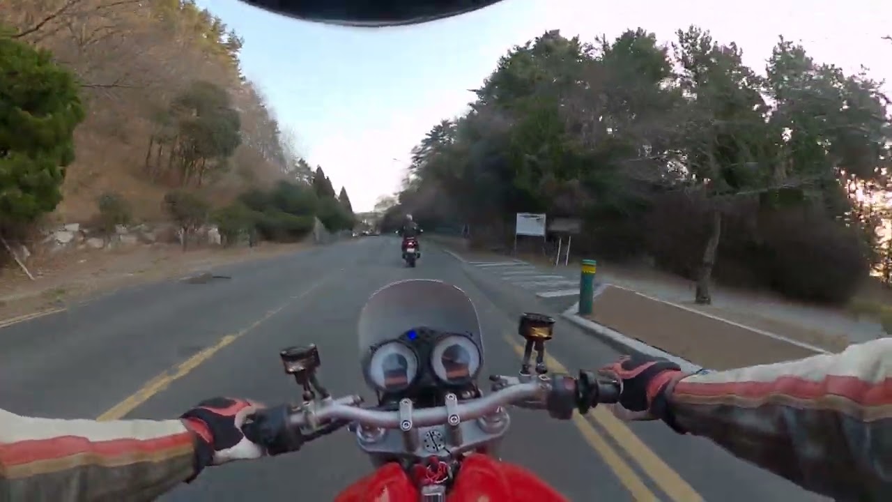 Ducati S2R1000 Busan Dalmaji-gil riding