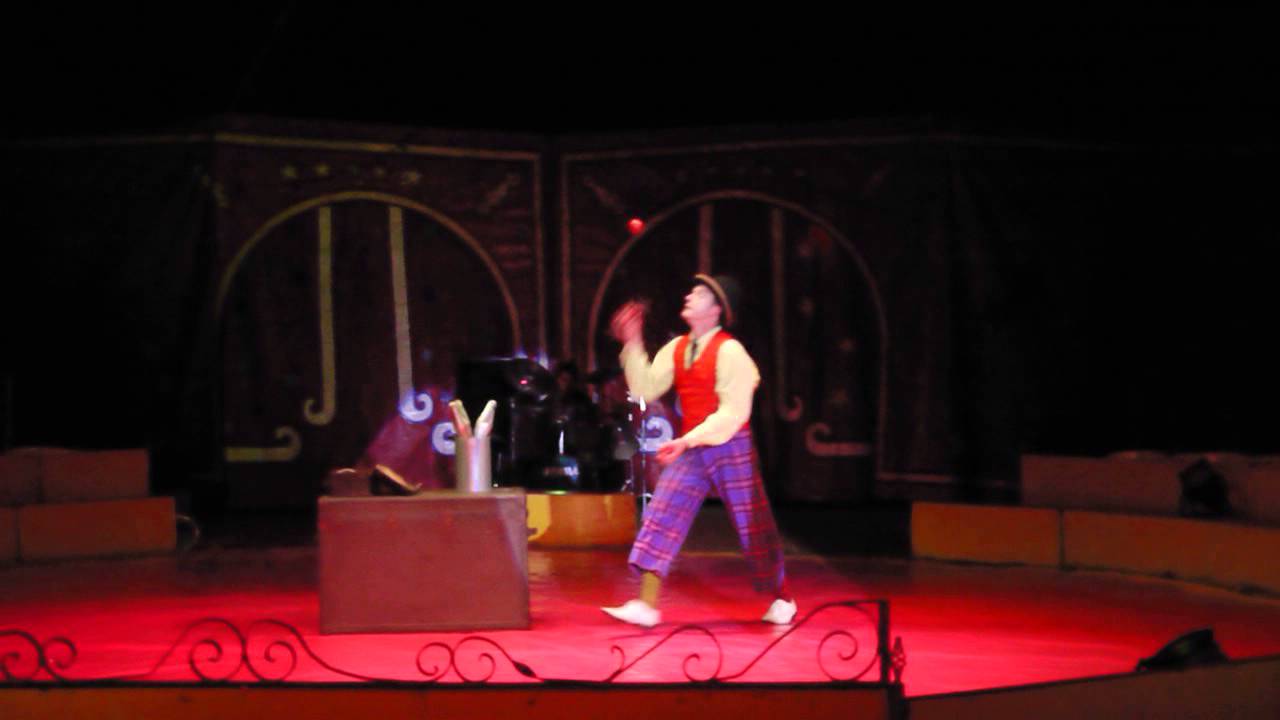 Mr Twix's Comedy Juggling Act - Paulo's Circus (Newquay, Cornwall) 2012