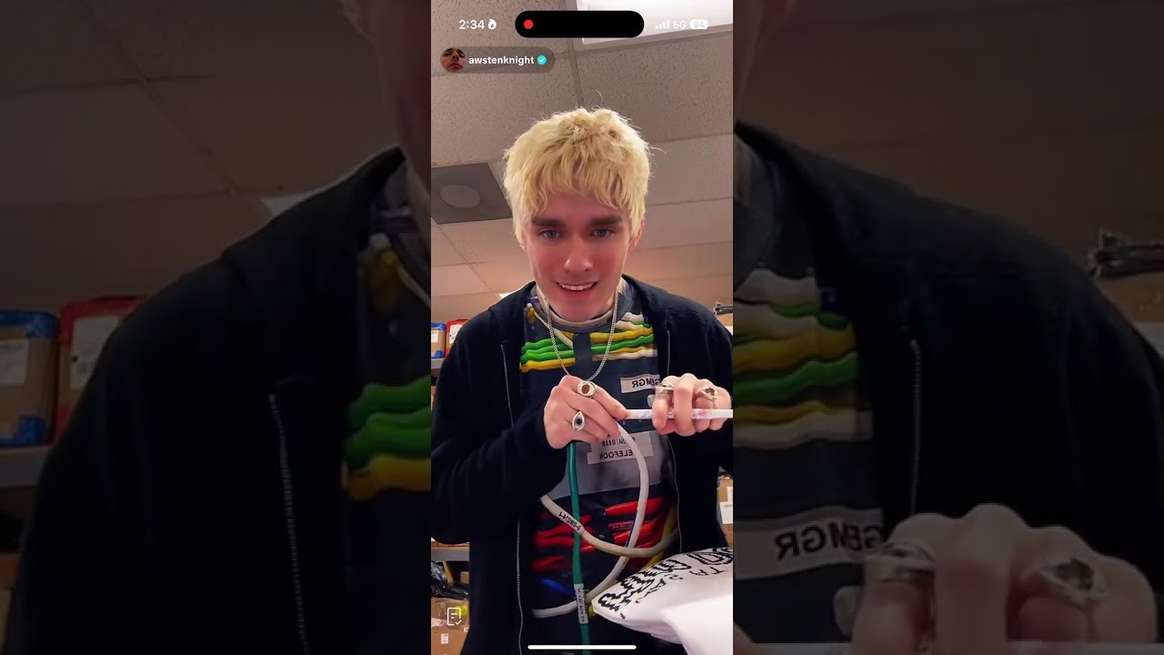 Awsten Signing Hiidef TikTok Live - 09/12/25