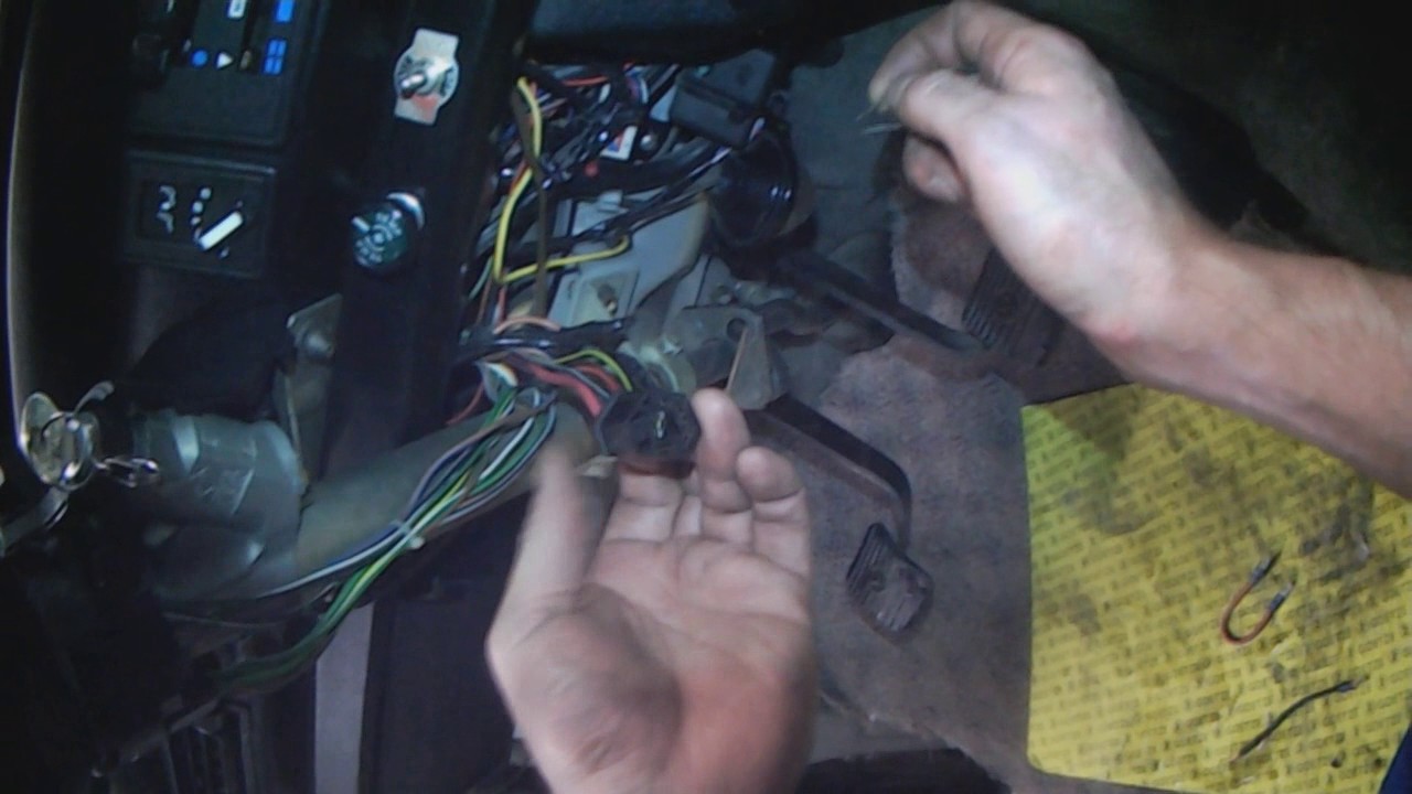 VW T3: Ignition hot-wiring (movie myth)
