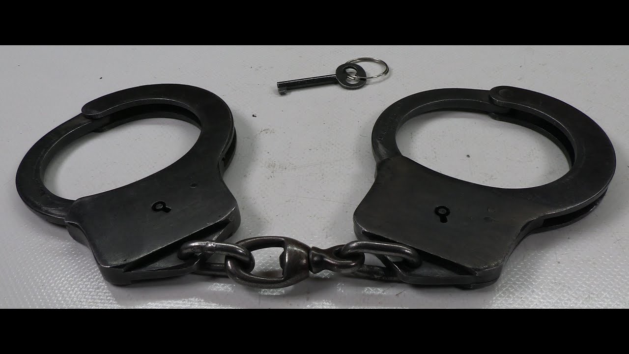Harvard Model 1a schwarz Hohlschluessel Buegel beschriftet Handschellen Handcuffs Esposas USA Campus