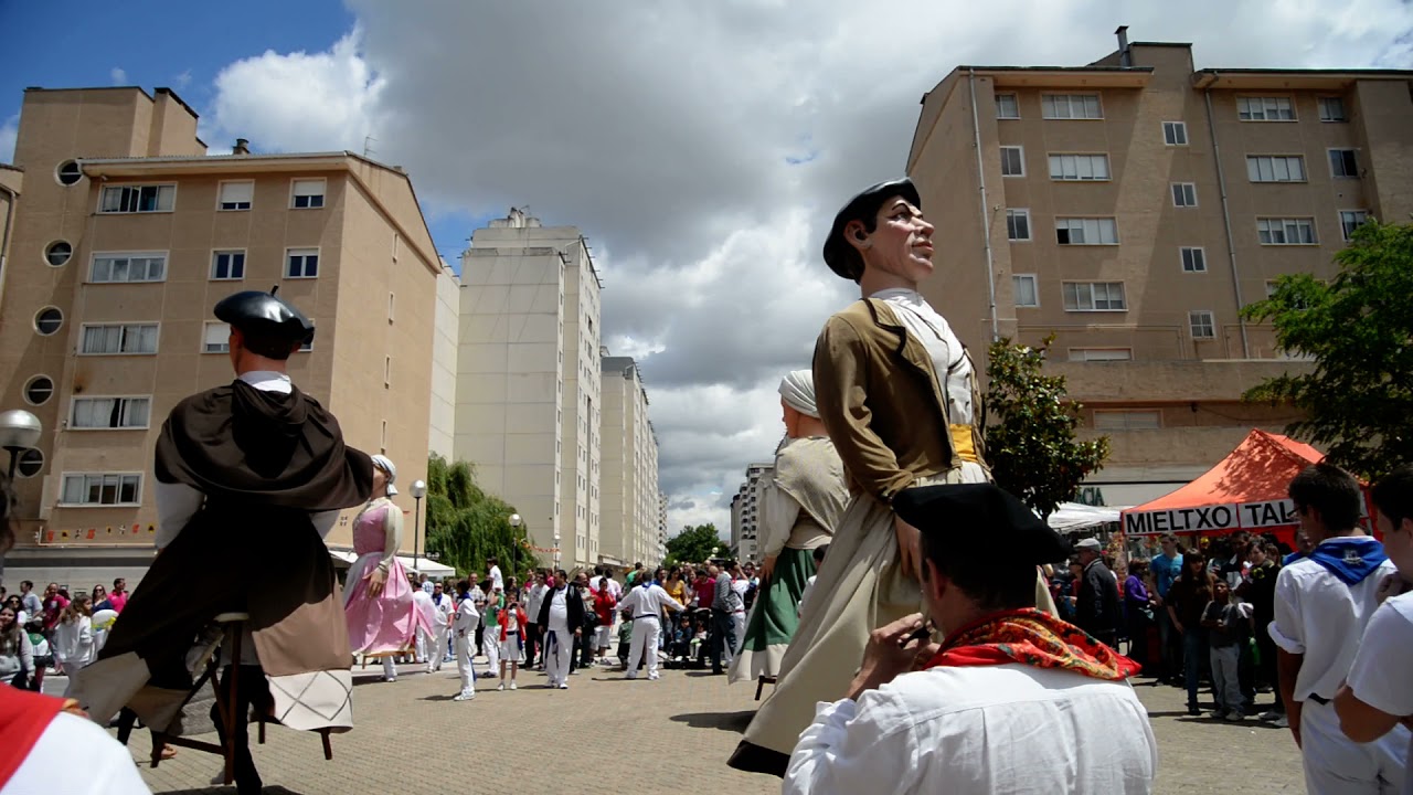 Gigantes bara&ntilde;ain- polonesa 2014