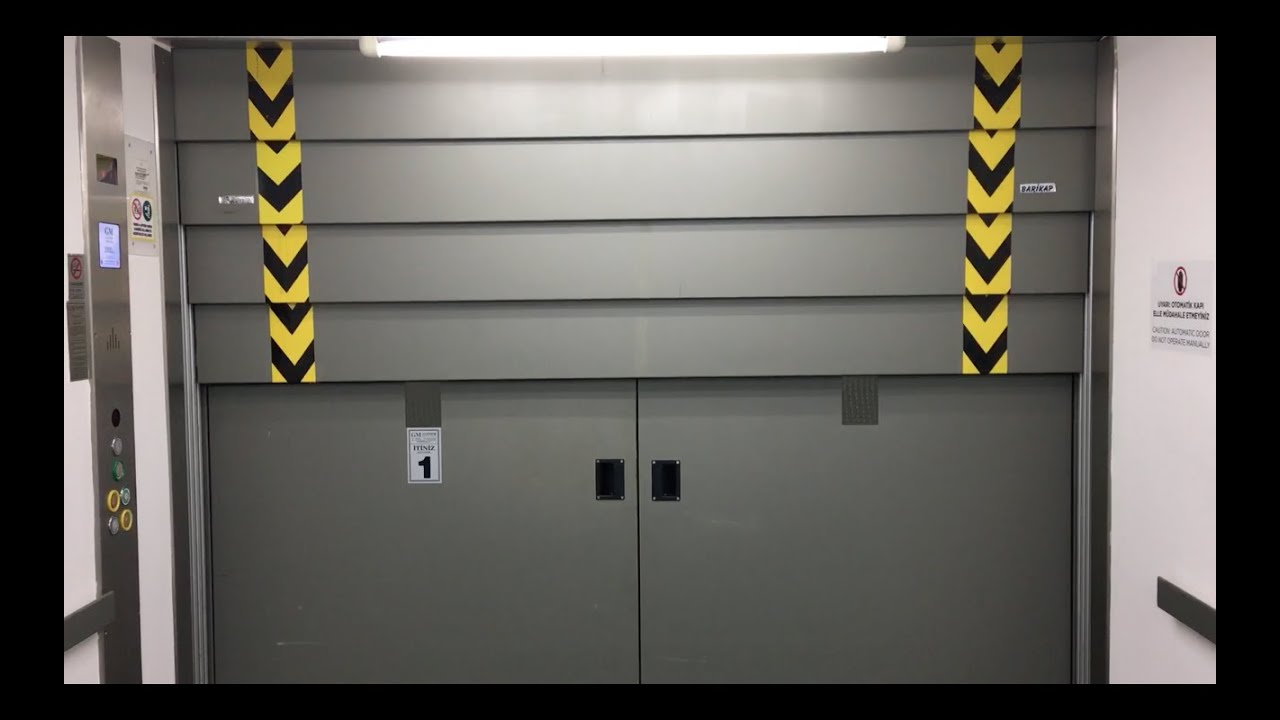 Huge Hydraulic Elevator w/CRAZY 4 SPEED VERTICAL DOOR at Istanbul Modern in Istanbul, Turkey