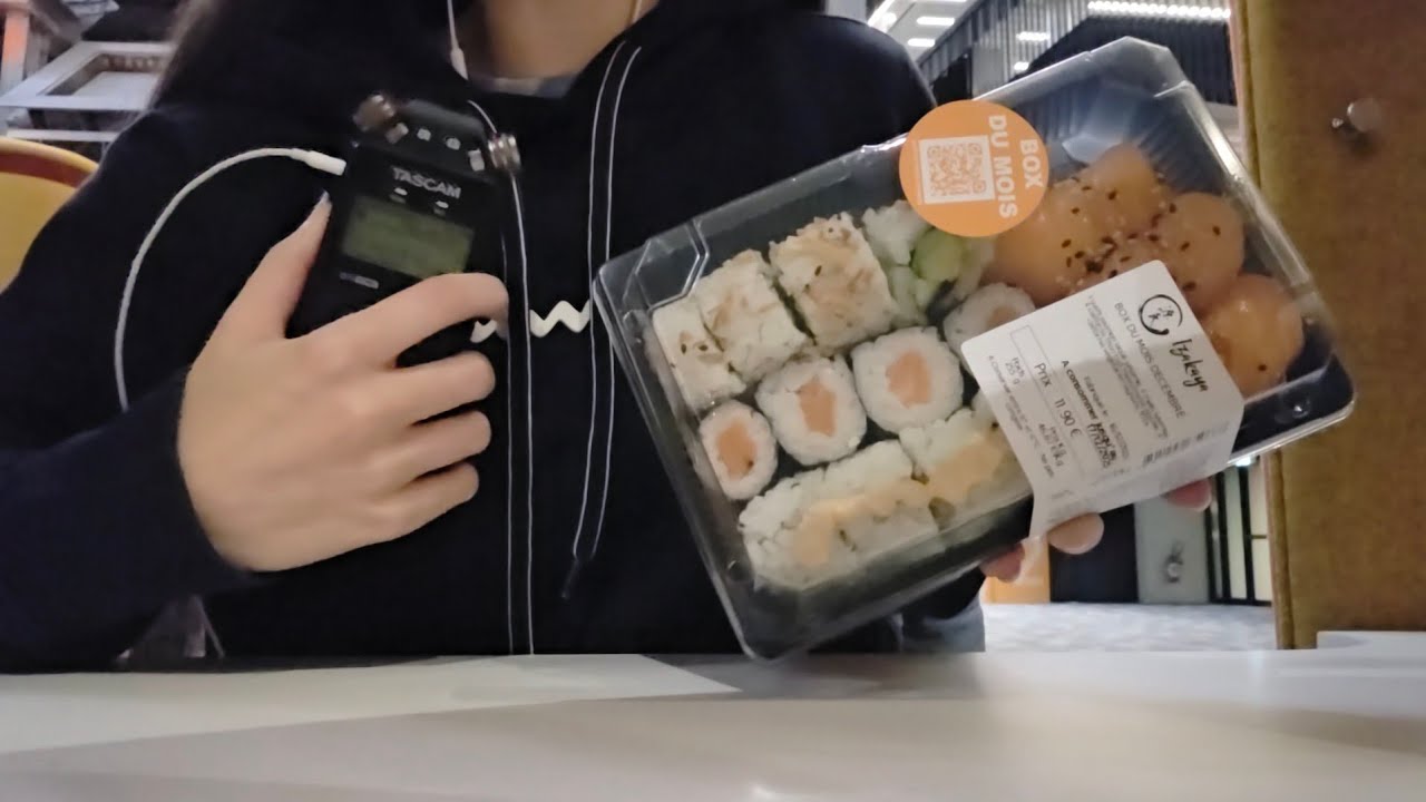 ASMR eating sushi in my campus library🍣 (little mukbang during my break)