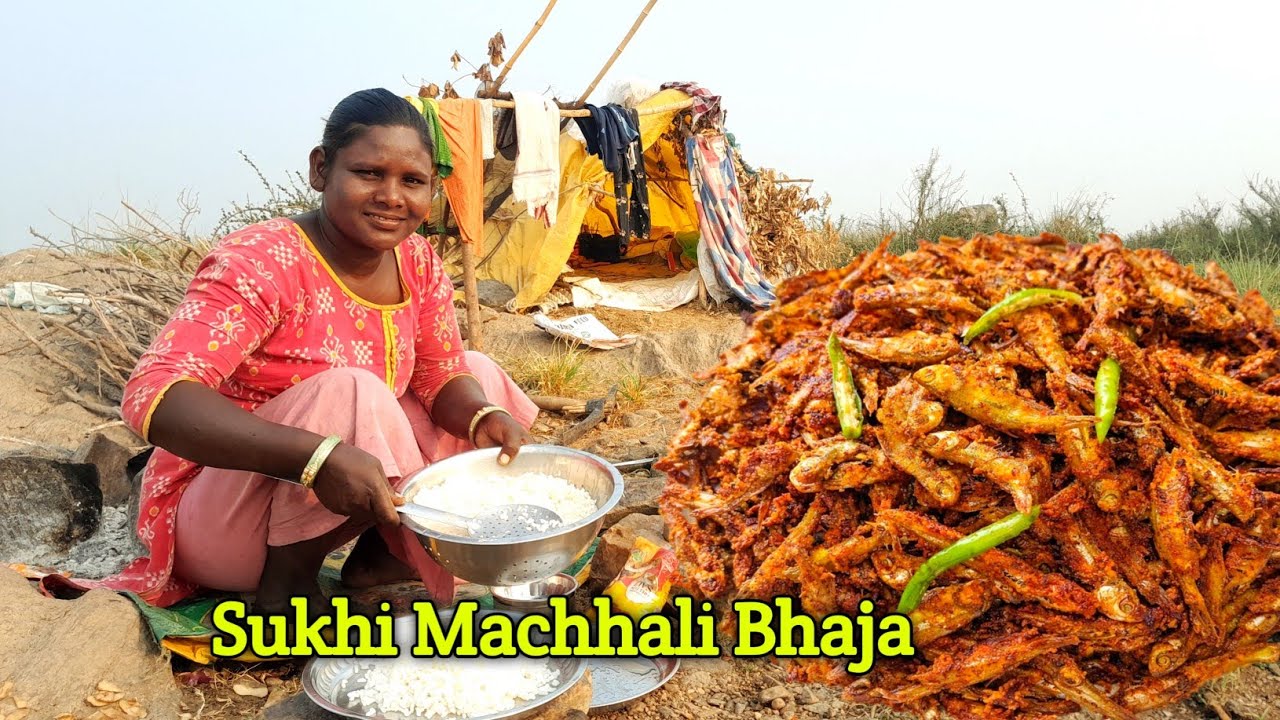 Sukhi Machhali Bhaja | Village Cooking | River Camping 