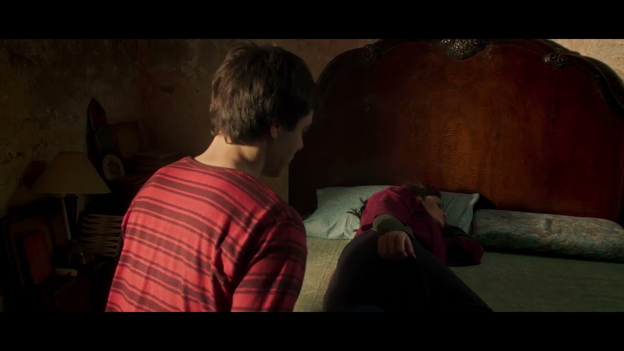 AMOR BANDIDO (Official Clip)