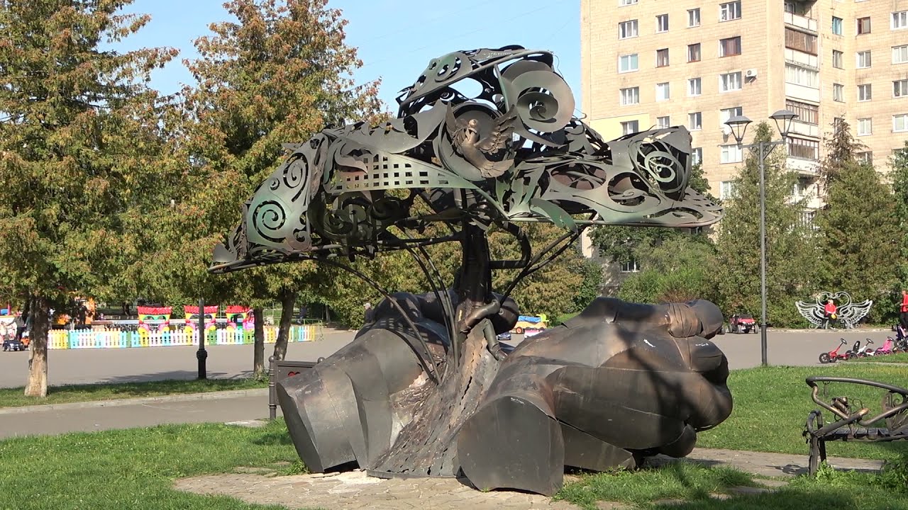 Выставка скульптур в г. Ровно