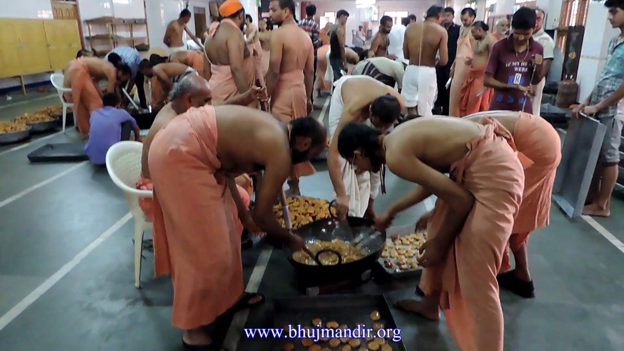 Satta, Bundi, Shakarpara Sweet Bhuj Mandir 2016