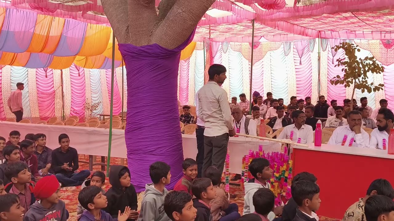Welcome of President and Guests in Basant Program 2026  माला पहनाकर अतिथि भामाशाह का स्वागत करते हुए