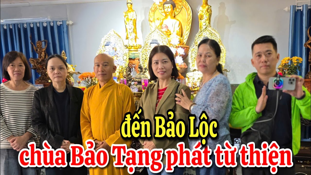 Đến Bảo Lộc: chùa Bảo Tạng phát quà Tết cho bà con nghèo