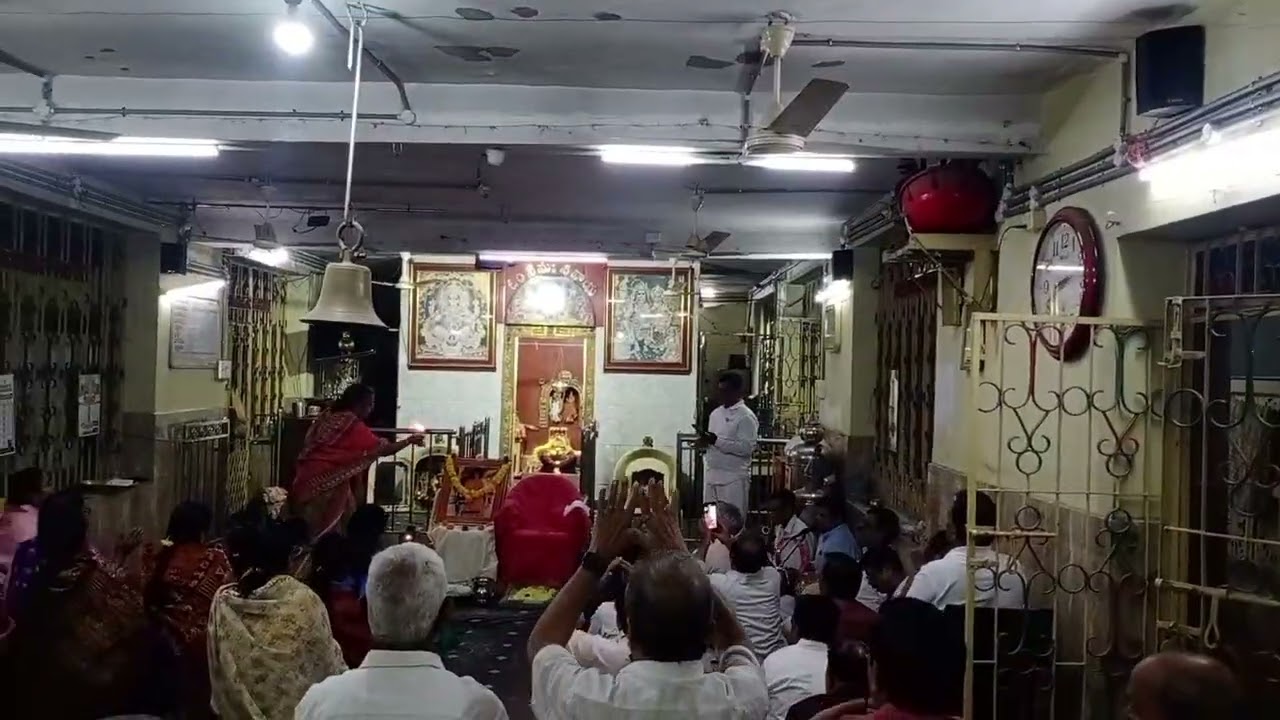 సాయి బాబా కు హారతి ఎంత బాగుందో చూడండి