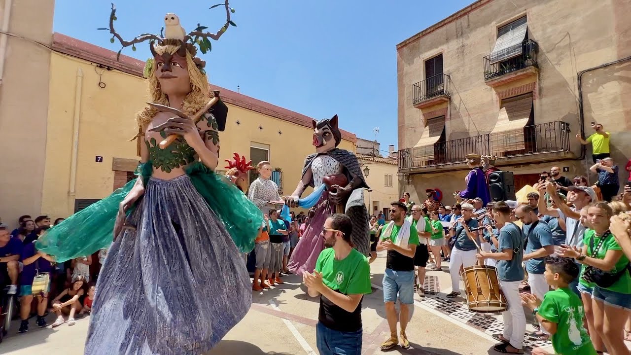 Trobada gegantera Balls de lluïment de l’Arenal i l’Aubablanc de Figuerola C. (F.M. Sant Jaume 2022)