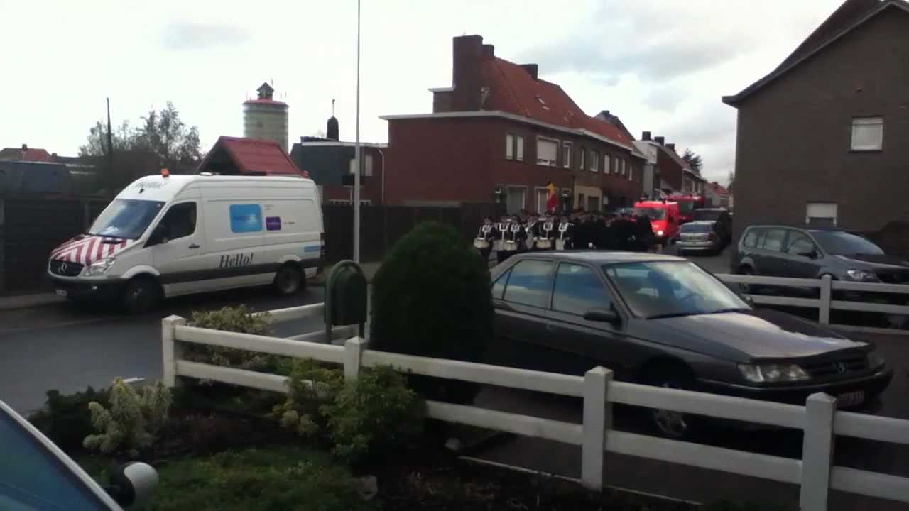 Optocht Tieltse brandweer op patroonsfeest Barbara