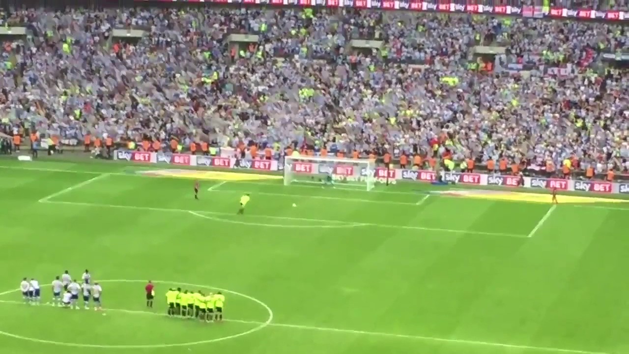 Huddersfield winning penalty vs Reading from the stands Championship Playoff Final 29/05/17 Wembley