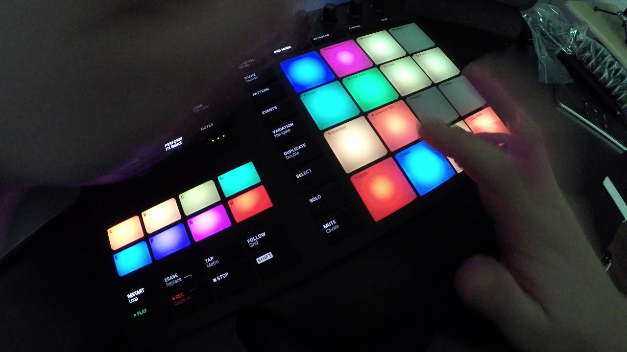 Maschine MK3 Demo - Hip Hop Beat Finger Drumming