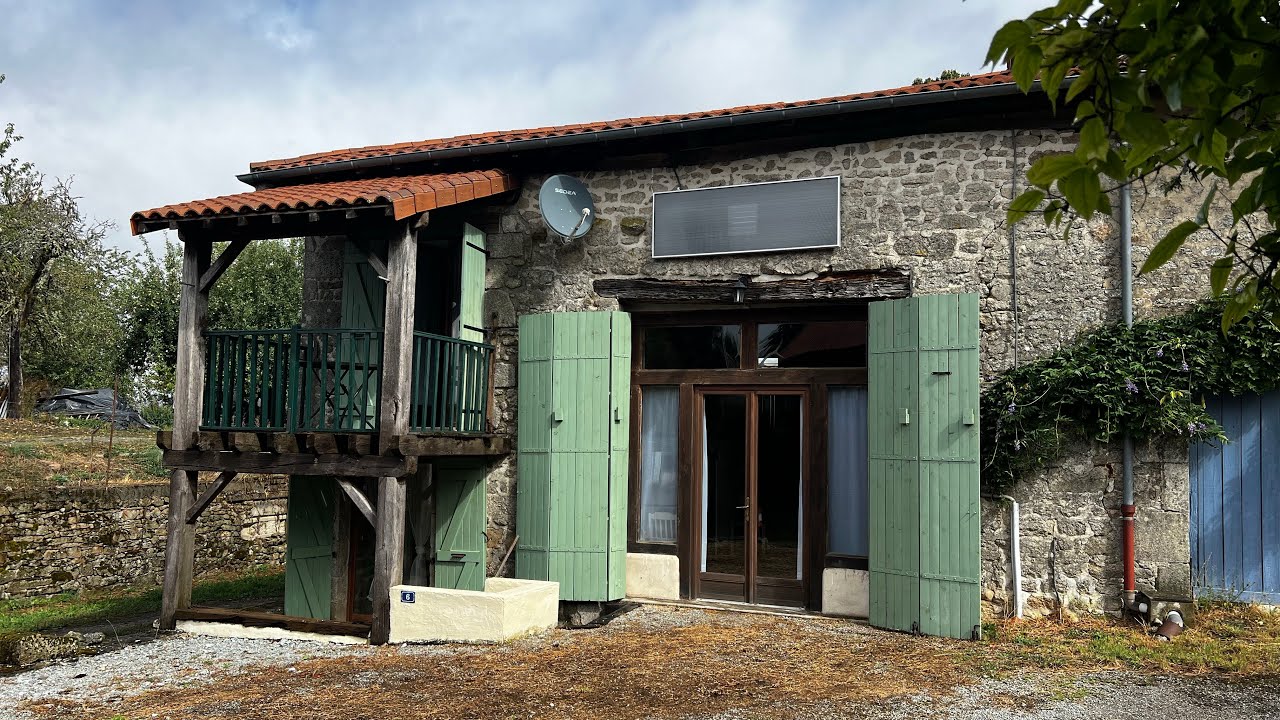 UNDER OFFER. Spacious open plan stone house with large rooms, 50m2 living room, barn & courtyard