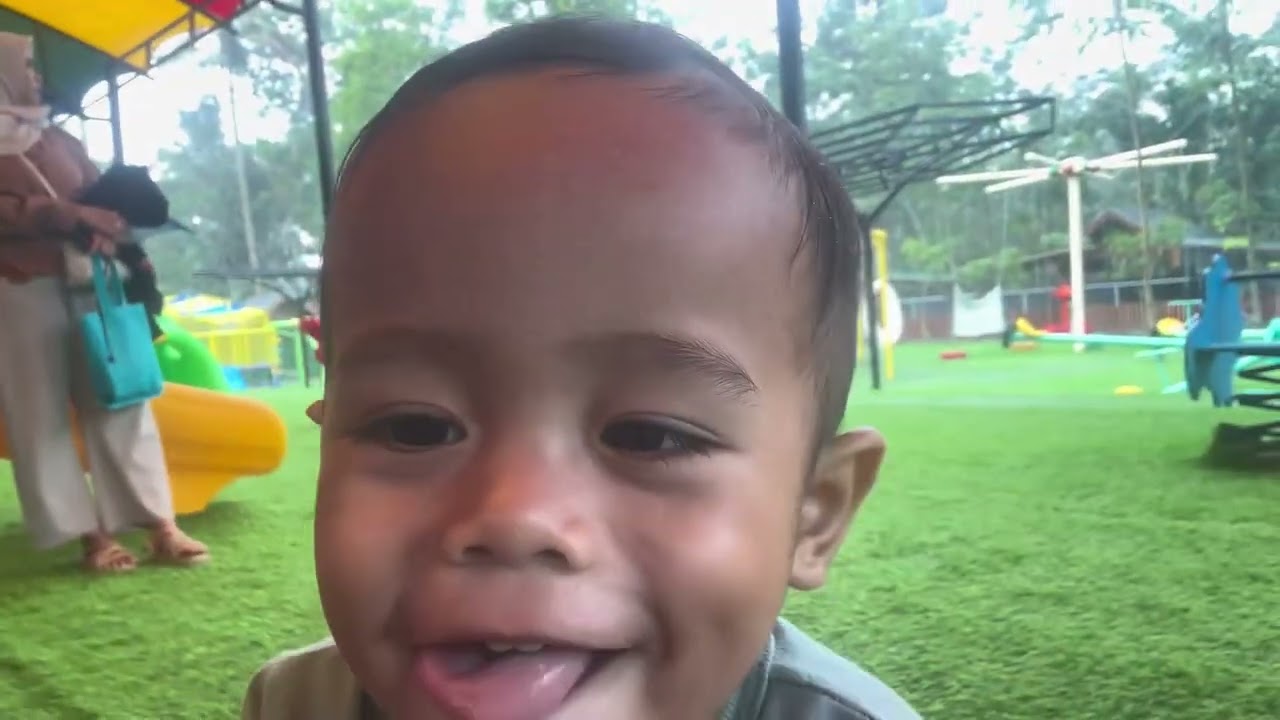 Mas Maher bermain di The Nice PlayLand Yogyakarta
