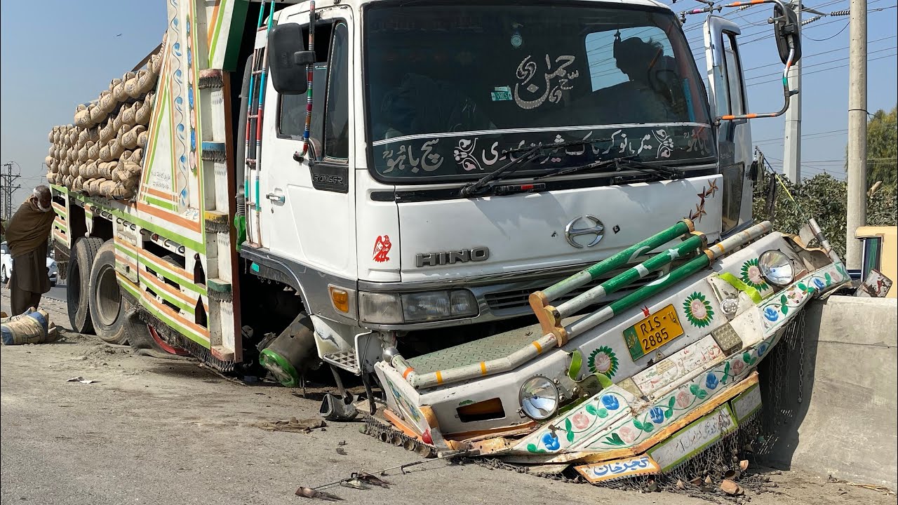 Atleast Inpossible Truck Accident of Road Centre, Complete Restorations with Limmited Equipments