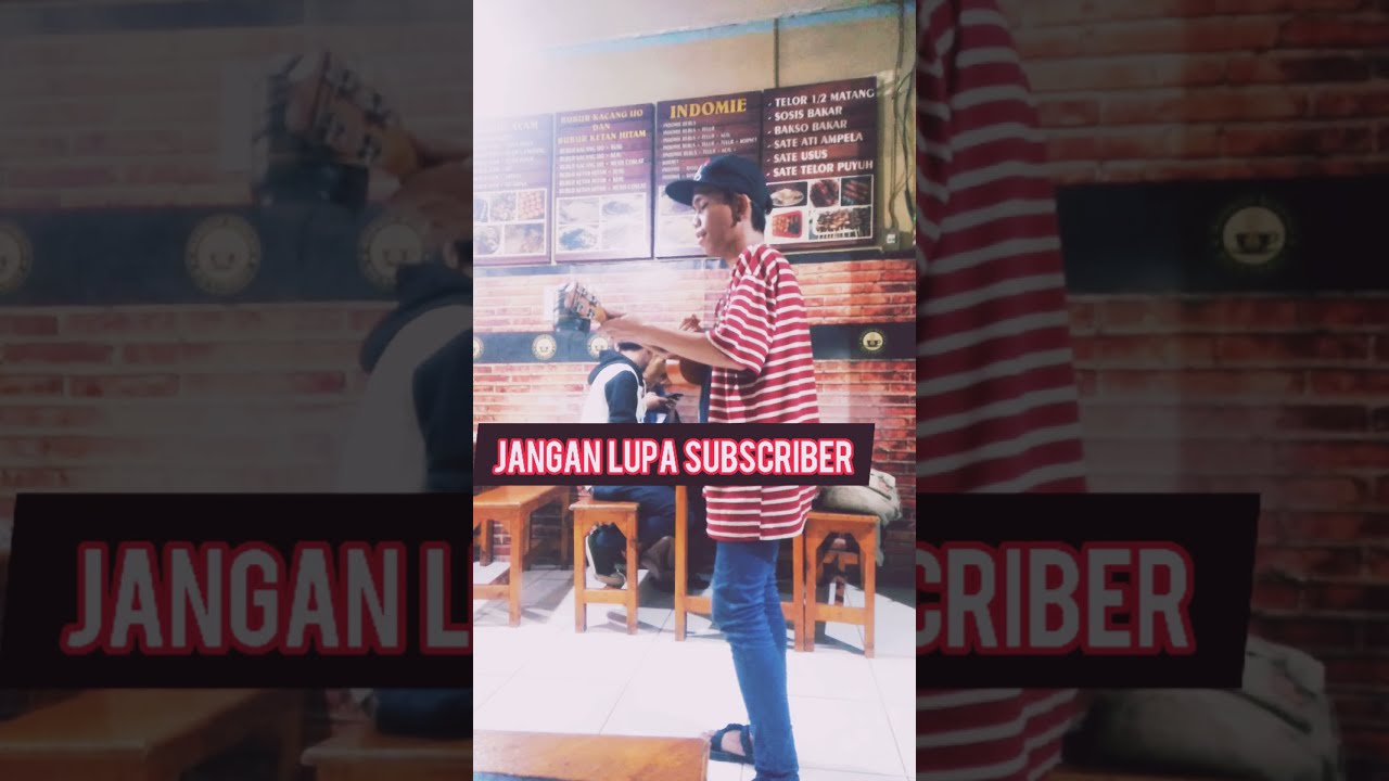 Prank ngamen suara fals di cafe