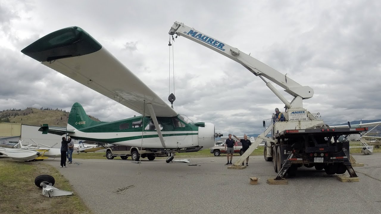 DHC-2 Beaver changing from Wheels to Floats in 4 minutes