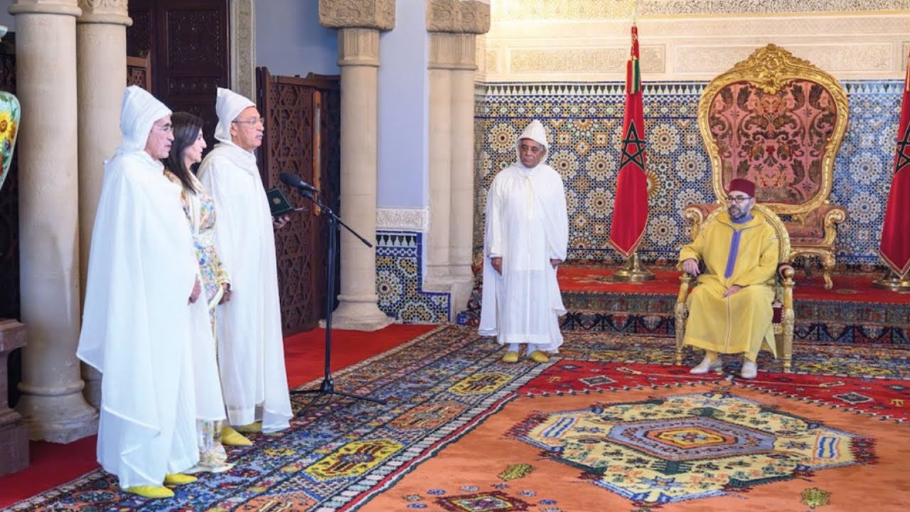 جلالة الملك يستقبل الأعضاء الجدد المعينين بالمحكمة الدستورية ويعين رئيسها
