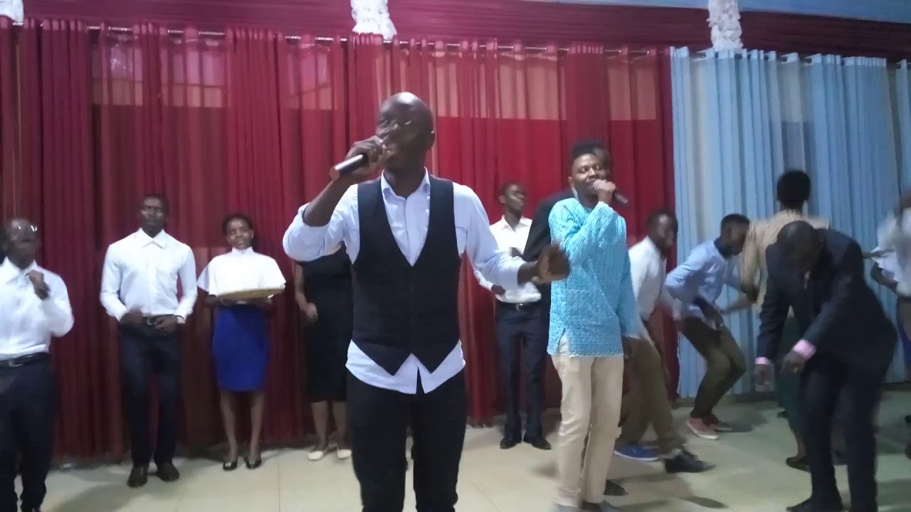 Amashimwe by Isaie Uzayisenga live Perfomance