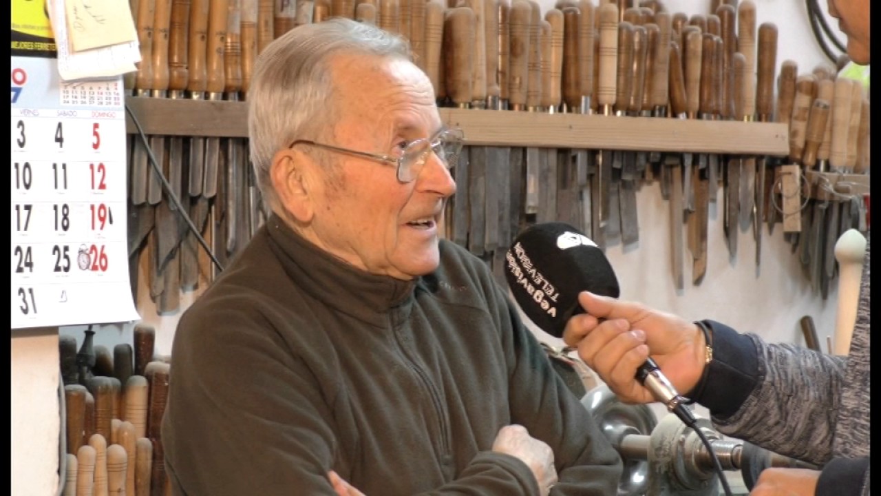 ARTESANOS TORNEROS DE MADERA LEANDRO POSTIGO PADRE E HIJO