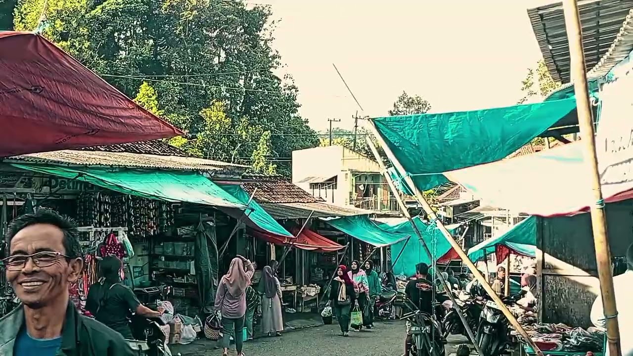Pasar Gayam Desa Sidomulyo Kecamatan Kebonagung